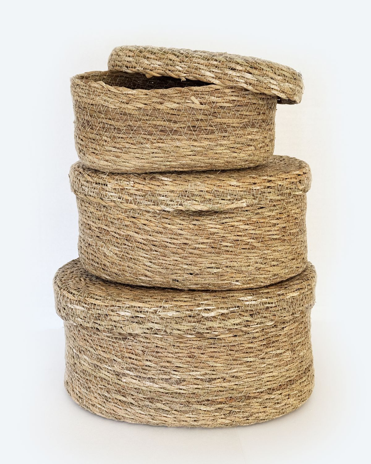 Oval Hand-Woven Seagrass Baskets with Lids, Natural, Set of 3